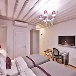 9 Doors (adults Only) 3*