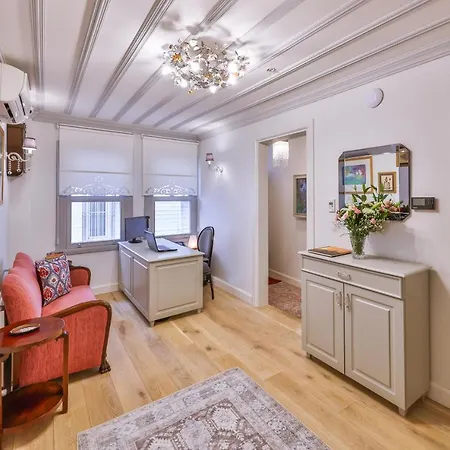 מלון 9 Doors (adults Only)