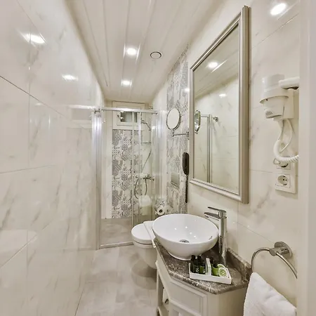 9 Doors (adults Only) Otel 3*