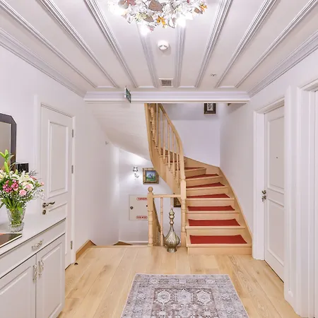 9 Doors (adults Only) 3*
