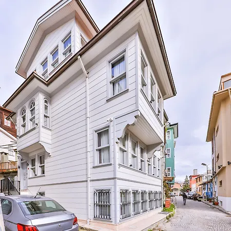 9 Doors Hotel 3*
