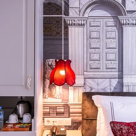 9 Doors (adults Only) Otel 3*