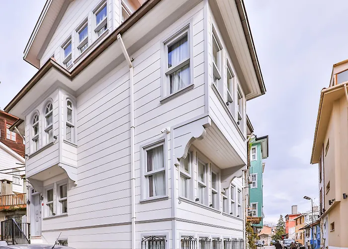 9 Doors (adults Only) Otel 3*